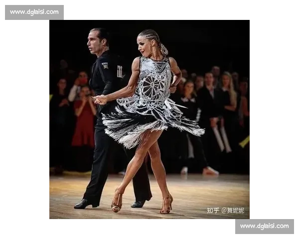 国标舞比赛裙设计与选购技巧详解完美搭配展现舞者优雅与自信 国标舞比赛裙设计与选购技巧详解完美搭配展现舞者优雅与自信