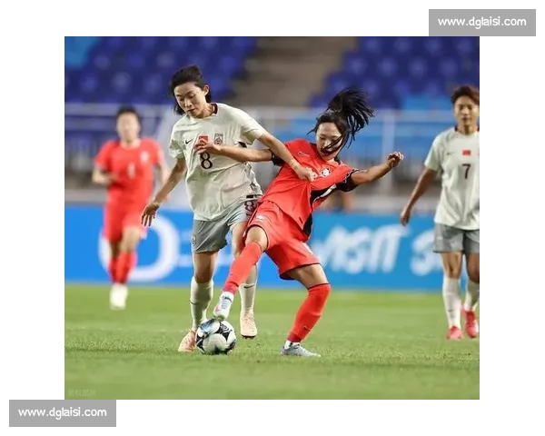 女足赛场突发激烈冲突引发全场惊魂与裁判干预 女足赛场突发激烈冲突引发全场惊魂与裁判干预